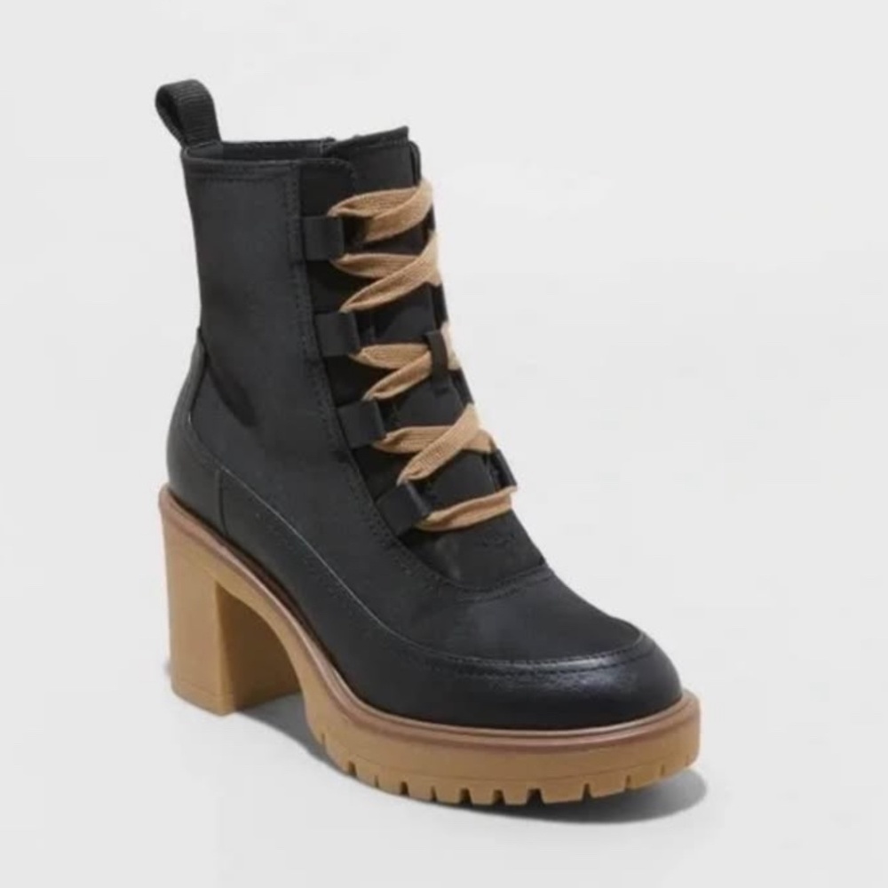 Universal Thred Booties size 6